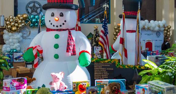 Inflatable snowman and presents
