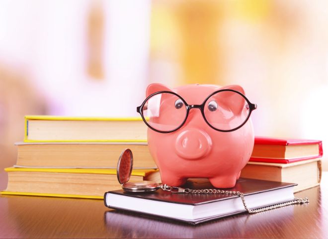 piggy bank with glasses